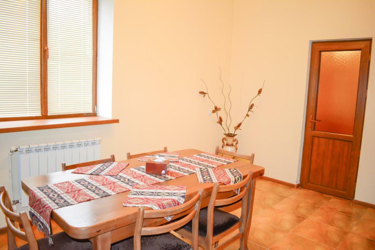 Guest House Nataly Yeghegnadzor Ngoại thất bức ảnh